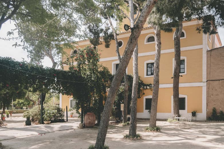 Jardines con naranjos de la masía La Huerta by Bonho